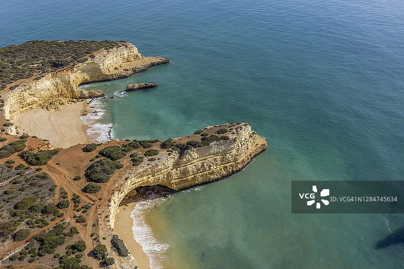 蓬塔尔海滩和莫雷纳海滩的无人机视角图片素材