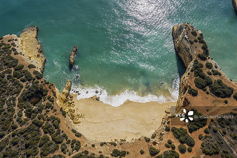 空旷的蓬塔尔海滩无人机航拍图片素材