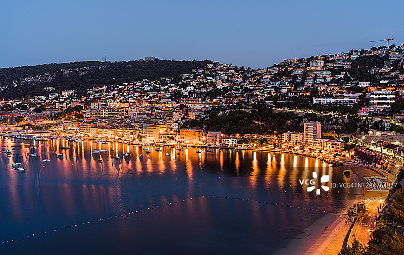 日出前的滨海自由城图片素材