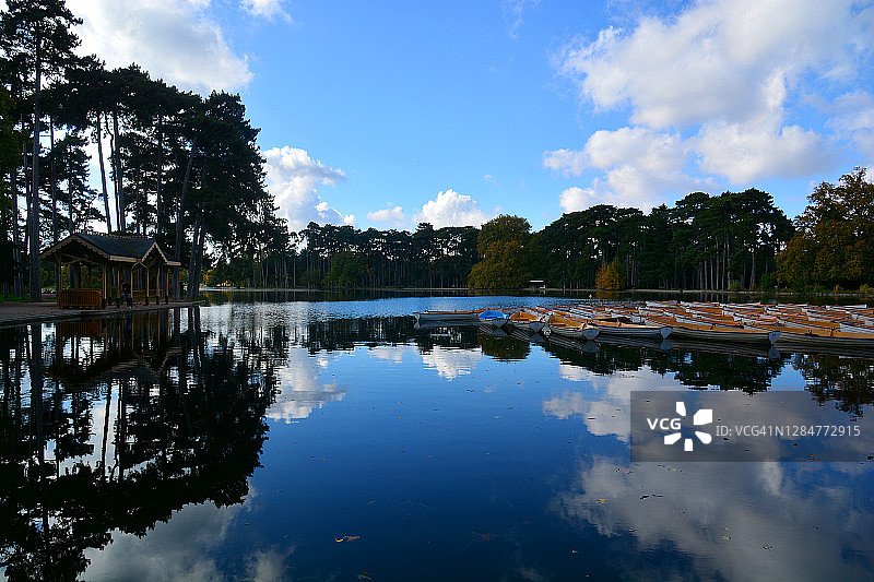 法国巴黎布洛涅森林湖图片素材