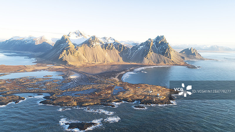 摄影师必拍的冰岛Vestrahorn山（蝙蝠山）航拍美景图片素材