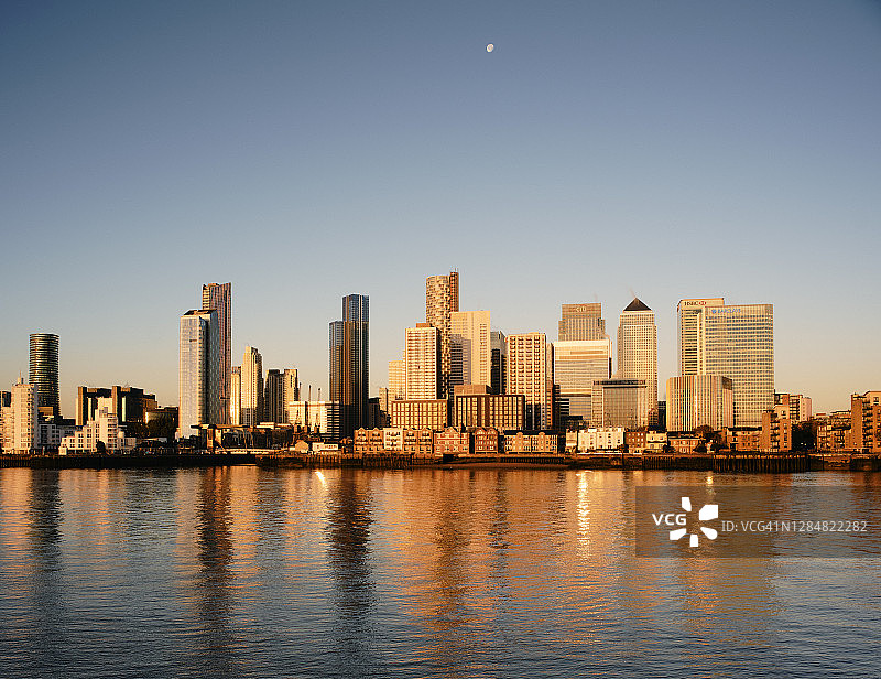 伦敦金丝雀码头日出天际线图片素材