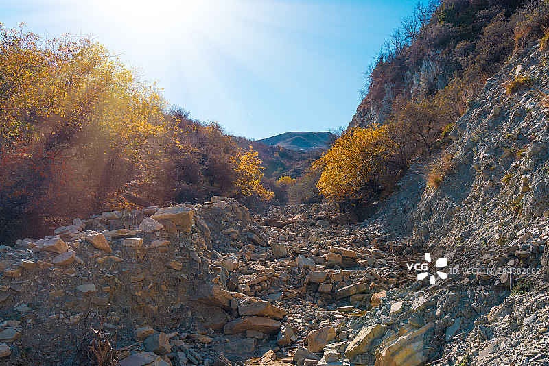 干涸的山河河床图片素材