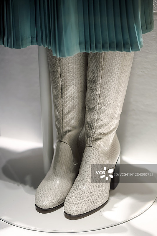 蛇皮靴图片素材