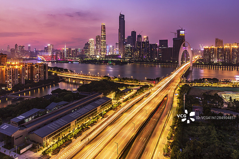 广州摩天大楼日落景观图片素材