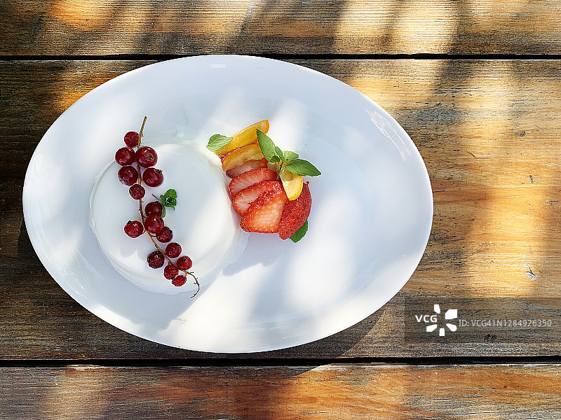 奶油意式奶冻布丁甜点图片素材