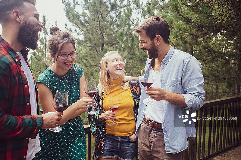 他们抱怨，我们品酒图片素材