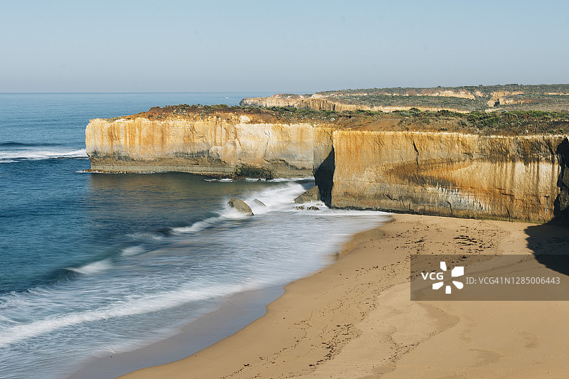维多利亚州大洋路斯帕克斯沟石灰岩悬崖和沙滩图片素材