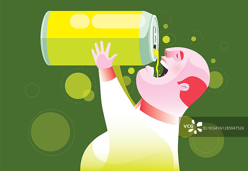 正在喝软饮料的中年男人图片素材