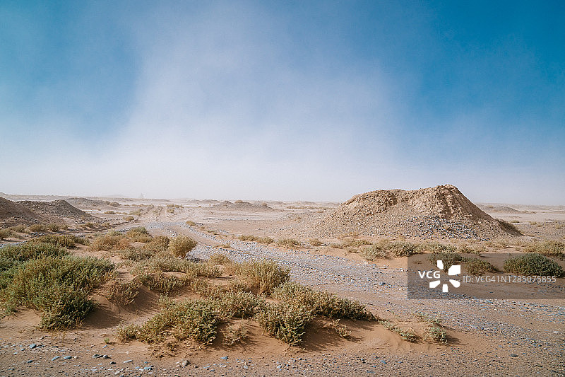 摩洛哥沙漠中的沙尘暴图片素材
