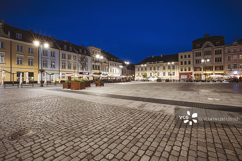 夜幕下的波兰比得哥什建筑图片素材