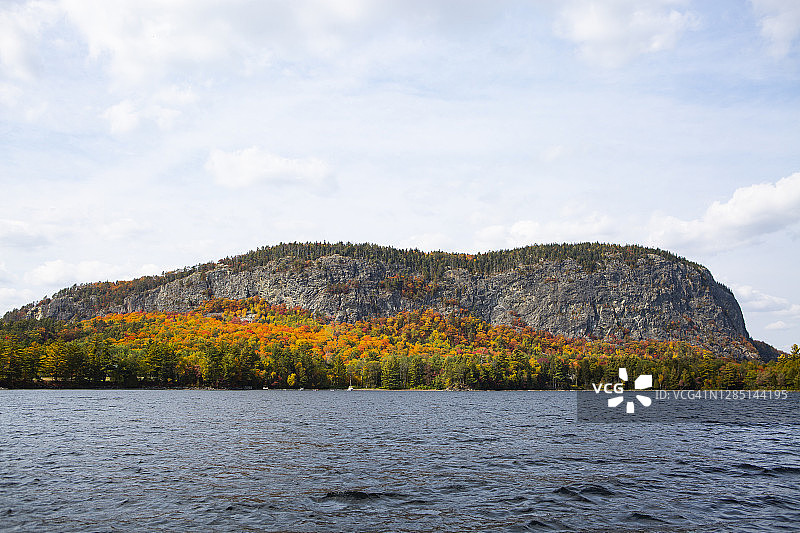 秋季缅因州穆斯黑德湖的基尼奥山水景图片素材