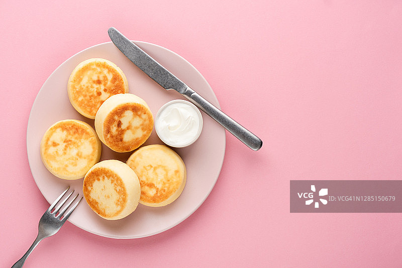 农家干酪油炸饼或奶酪软饼图片素材