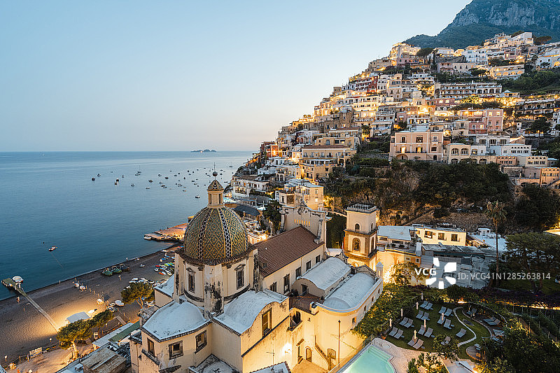 意大利阿马尔菲海岸波西塔诺的黄昏景色图片素材