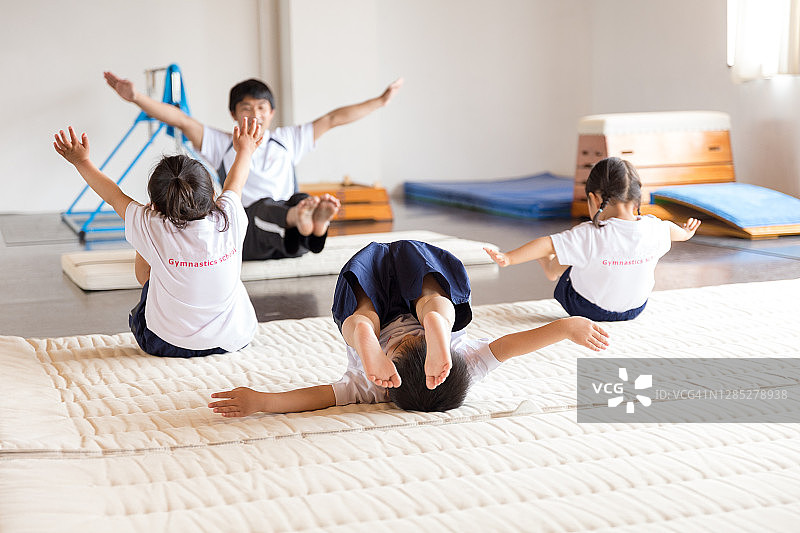 日本儿童体操学校图片素材