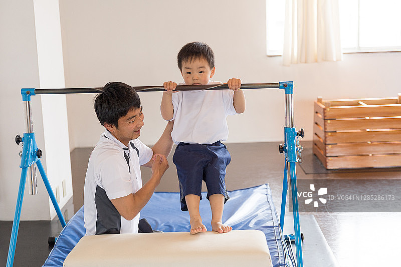 日本儿童体操学校图片素材