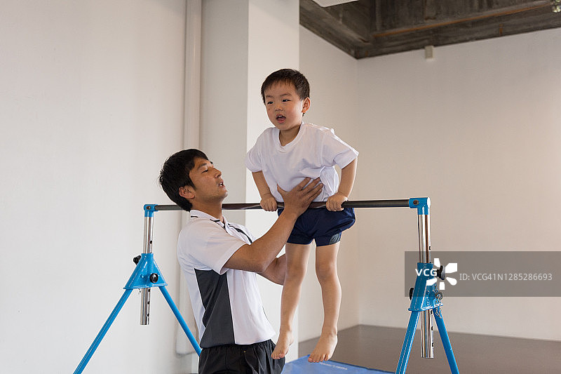 日本儿童体操学校图片素材