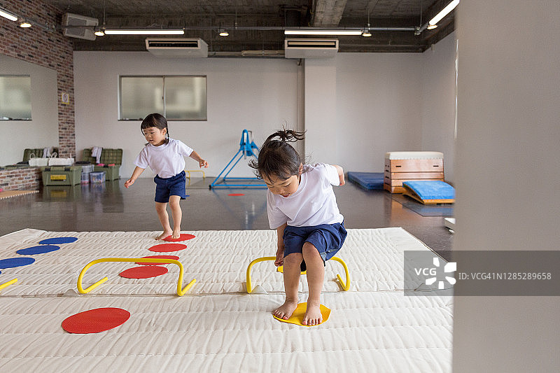 日本儿童体操学校图片素材