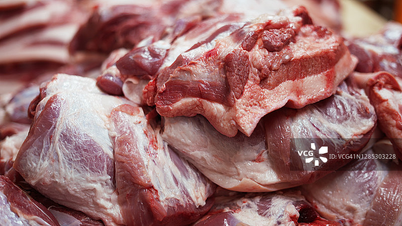 肉店里的猪肉堆图片素材