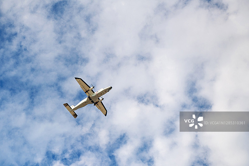 飞行中的飞机图片素材