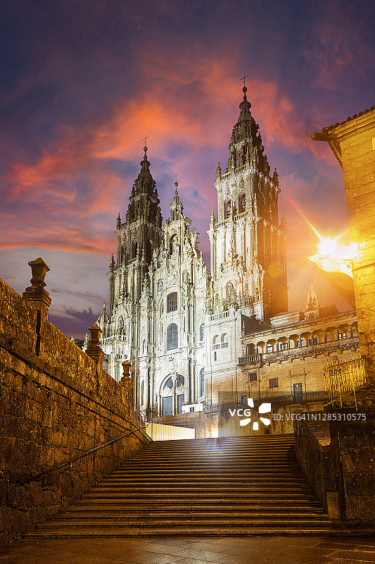 西班牙加利西亚圣地亚哥-德孔波斯特拉大教堂图片素材