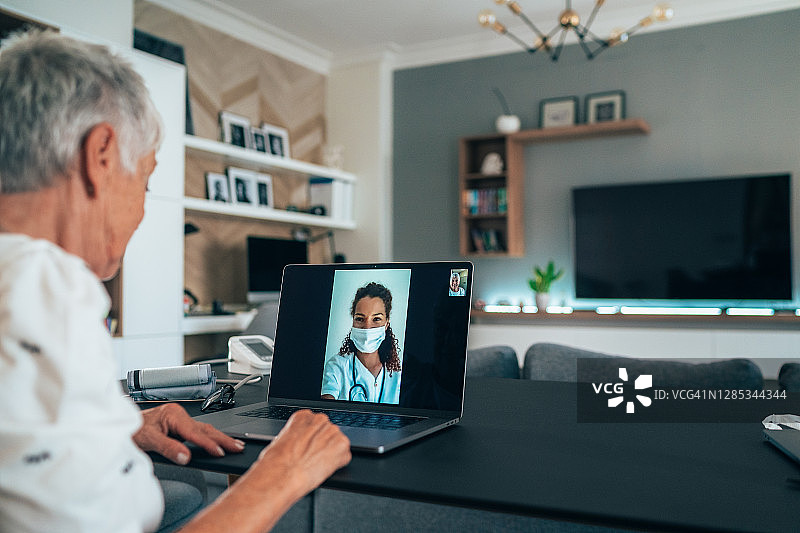 与医生视频通话图片素材