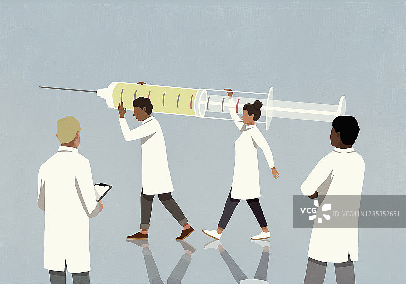 医生携带大型新冠疫苗注射器图片素材