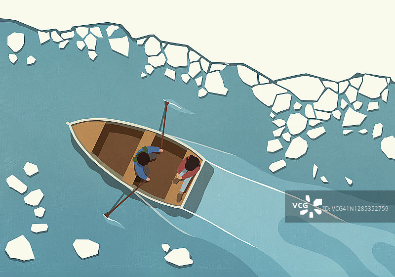 在海上融化的冰山中划船的情侣图片素材