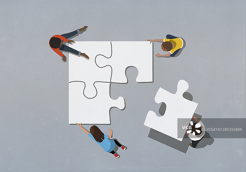 孩子们完成拼图，缺少一块图片素材