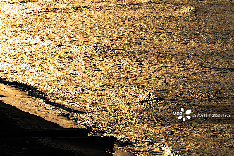 日本神奈川县清晨的海滩图片素材