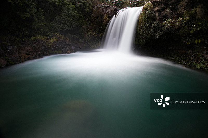 汤加里罗国家公园塔瓦海瀑布图片素材