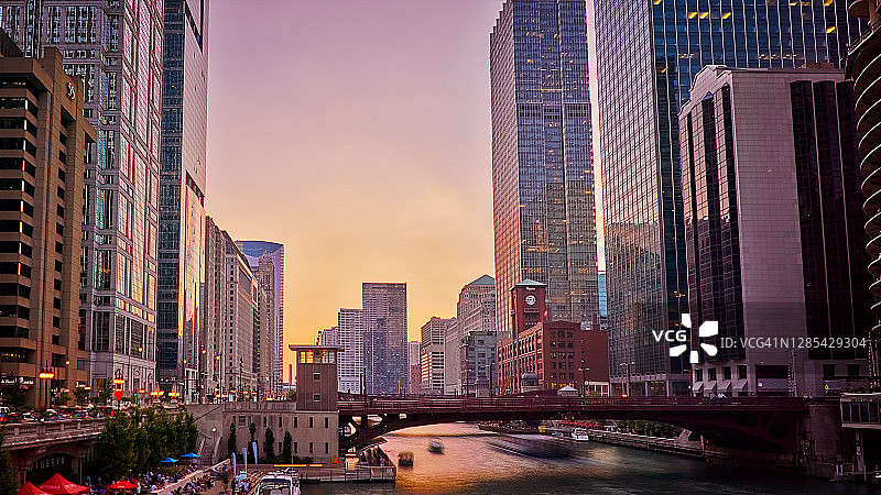 芝加哥河畔办公楼图片素材