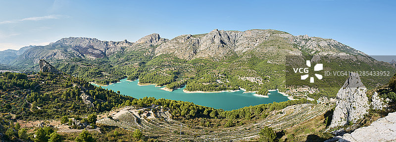 西班牙阿利坎特瓜达莱斯特水库全景图片素材