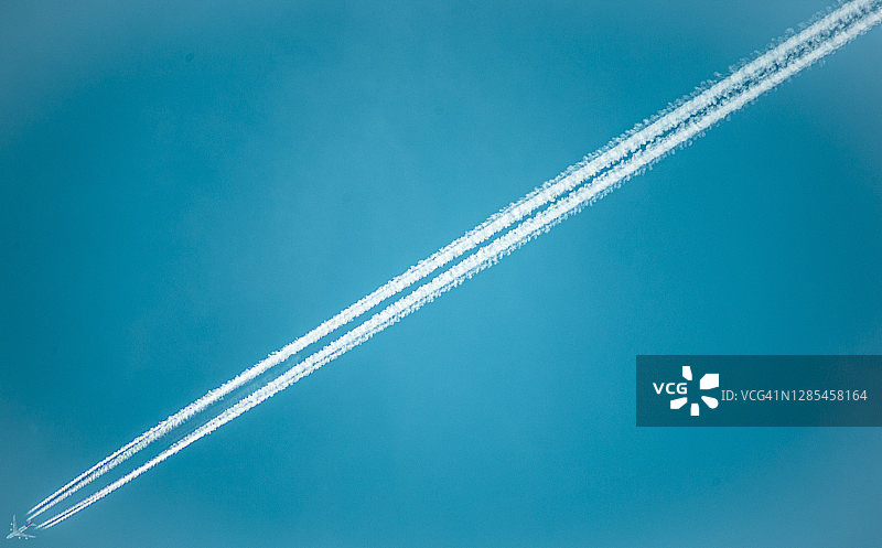 穿越天空图片素材