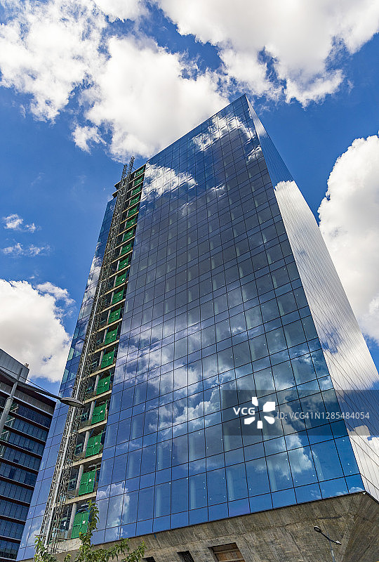 在建的玻璃建筑图片素材