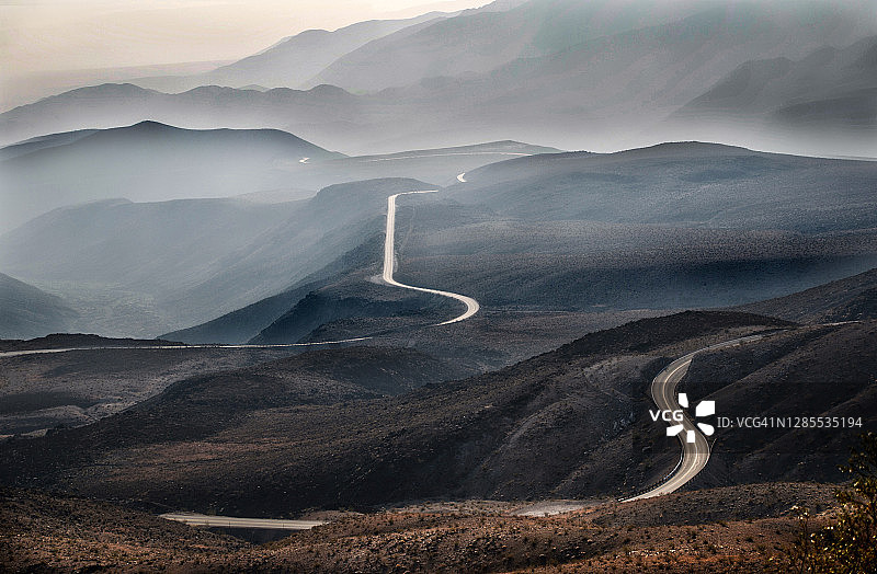 烟雾中的死亡谷公路图片素材