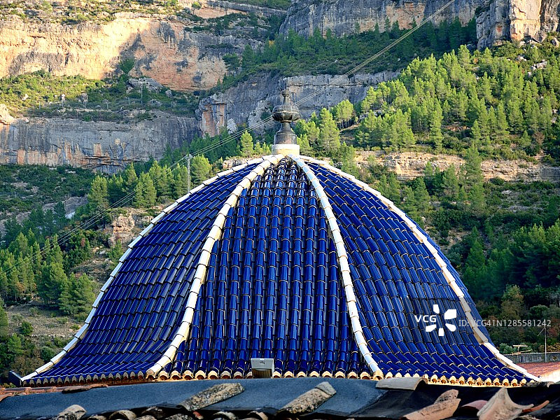 传统蓝色瓷砖穹顶图片素材