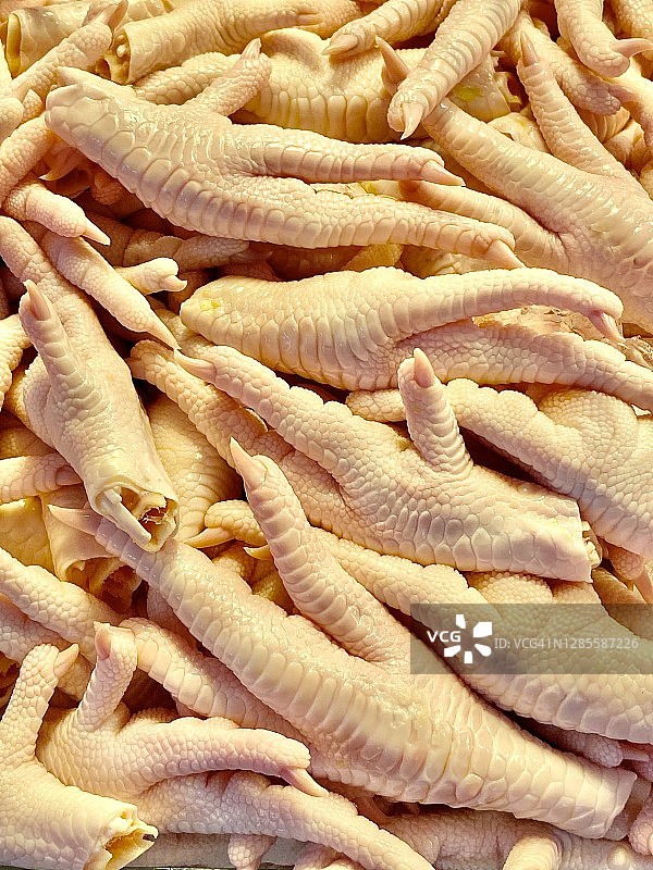 泰国曼谷市场上有机生鸡爪特写图片素材