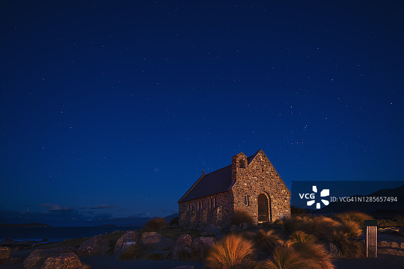 夜晚特卡波湖的好牧羊人教堂，新西兰图片素材