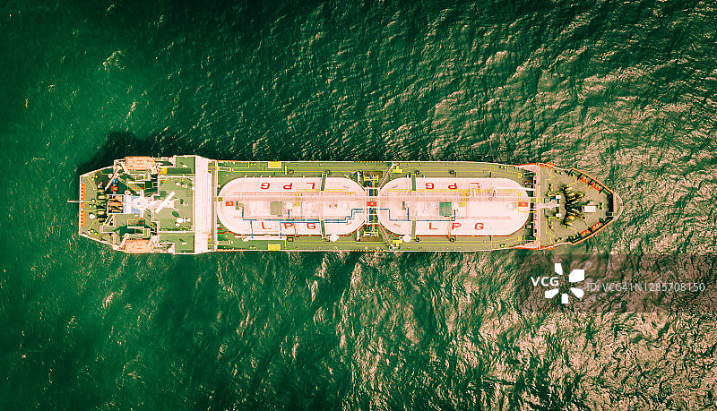 索伦特海峡的油轮图片素材