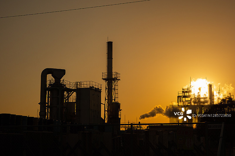 有烟雾的工厂图片素材