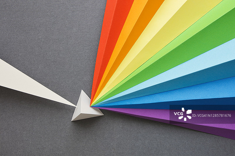 纸棱镜和彩虹图片素材