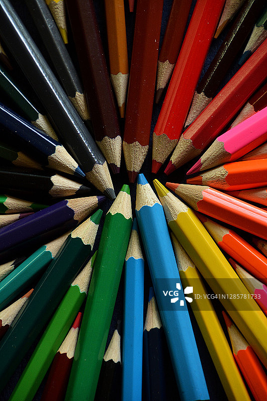 法国彩色铅笔图片素材