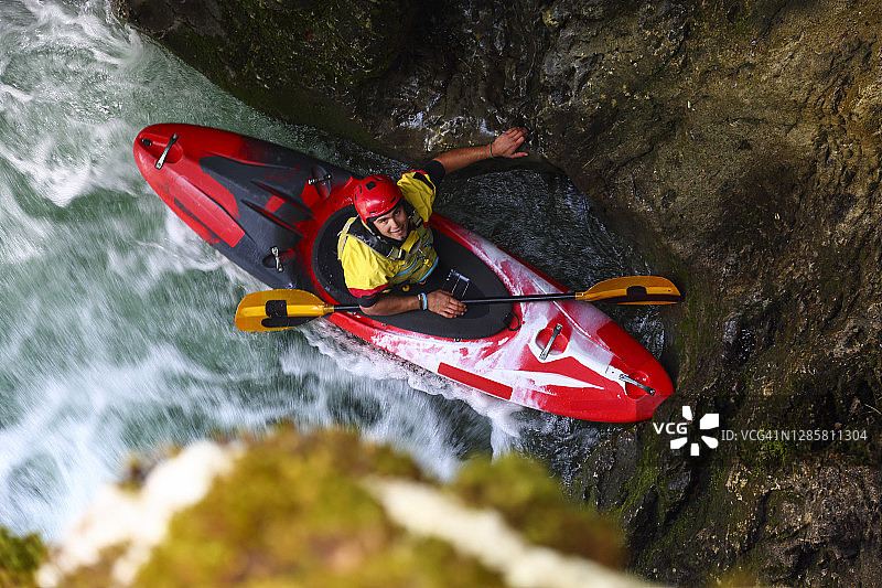 峡谷皮划艇准备图片素材