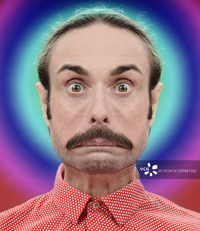 一位令人惊叹的怪人的肖像图片素材