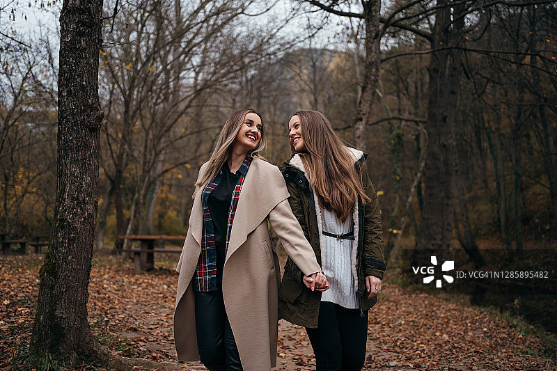 秋日 прогулка девушка图片素材