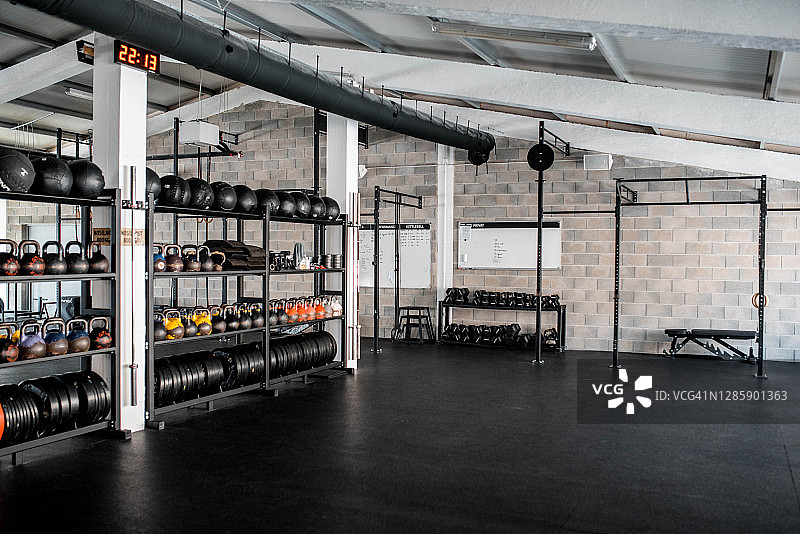 空旷的健身房广角图片素材