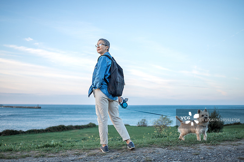 海边漫步图片素材