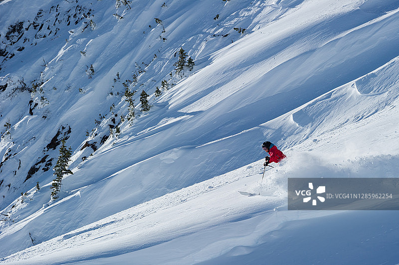 滑雪度假的女子图片素材