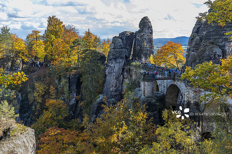 厄尔士砂岩山脉的巴斯泰桥图片素材